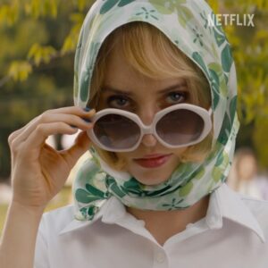 Jennifer Kaytin Robinson Instagram - Full trailer on Tuesday 💋🔪 #DoRevenge @netflix