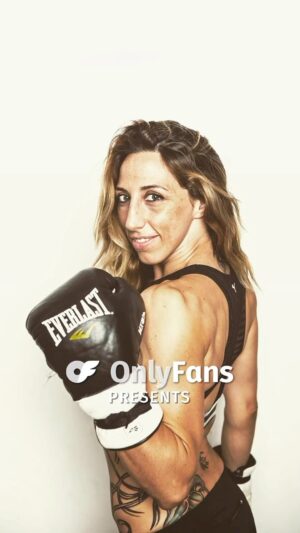 Jennifer Miranda Instagram - 🎥 From the screen to the ring, @jennifer_miranda_box always packs a punch. Follow along with all her adventures on OnlyFans! 🥊 

#WelcomeToOnlyFans #ProBoxer #TheHeist