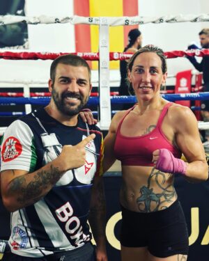 Jennifer Miranda Instagram - 📣HOY NOS VISITÓ COMO DE COSTUMBRE JENNIFER MIRANDA‼️

🔜RESIEN LLEGADA DE MIAMI ( EEUU ) DE SU PARTICIPACIÓN EN UNA LIGA DE BOXEO PROFESIONAL , VIENE A SU TIERRA Y NOS HACE UNA VISITA .

‼️DESEARLE FUERZA Y CON LOS PUÑOS PUESTOS EN EL OBJETIVO‼️

@jennifer_miranda_box 
@javierpardo.tbc
