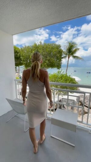 Jennifer Miranda Instagram - Venid conmigo, os enseño donde voy a pasar unos días de relax 🏝️ @onlyfans #miamiflorida #beachlife