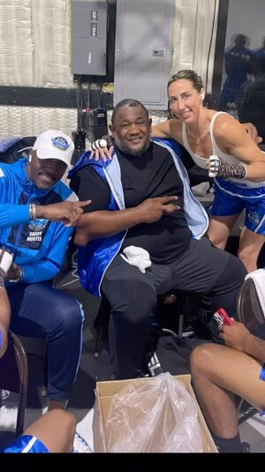 Jennifer Miranda Instagram - ⭐️East-coast All Star vs West-coast All Star⭐️ @teamcombatleague Una dura batalla en la que salimos con la victoria 💪🏼Orgullosa de pertenecer a este gran equipo de boxeadores y entrenadores 🥊 @booghb4life #barryhunter @onlyfans 
.
.
⭐️East Coast All Star vs West Coast All Star⭐️ @teamcombatleague A hard battle in which we got the victory 💪🏼 Proud to belong to this great team of boxers and trainers 🥊