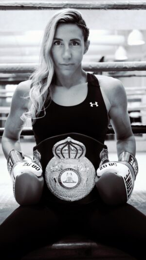 Jennifer Miranda Instagram - Dream big 🥊, work hard, stay focused 🚀
Diferente objetivo - misma mentalidad 
Beast Mood 🦍 

@yosoyplex 
@javierpardo.tbc
