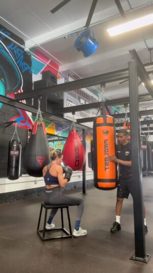 Jennifer Miranda Instagram - Resist, persist, advance 🥊🦍
@lesterdiaz1554 @brawlerzbox 
@jorgelinares 
@onlyfans 
#boxing #boxingtraining #boxinglifestyle