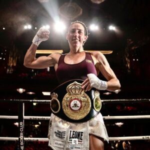 Jennifer Miranda Instagram - Lo conseguimos!! 🏆 Gracias a tod@s por formar parte de este sueño tan bonito ✨ en un lugar inmejorable, me hacéis sentiros como una gran familia y eso me da fuerza para seguir ⚡️🚀 @theboxerclub.es @osbpromotions @carmasalud @bandax_officiel @zumub.es @pugilstore @sergioperez.tbc @javierpardo.tbc @asturboxmere @oliversanchezbernard @leone1947.spain @eduardosanzvalero @volldamm @pgboxing @boxingmgmt @adrumor 📸
.
.

We did it!! 🏆 Thanks to everyone for being part of this beautiful dream ✨ in an unbeatable place, you make me feel like a big family and that gives me strength to continue ⚡️🚀 #dreamscometrue #believe #fight