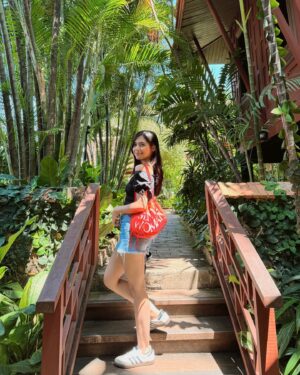 Jennifer Rachel Natasya Instagram - Vacation mode: can’t turn-OFF!🙂🌞

If only my job was to go on holiday, I’ll never take Annual Leave!🤣😄