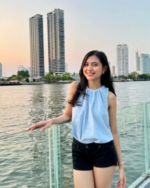 Jennifer Rachel Natasya Instagram - live a little✨💙🌅