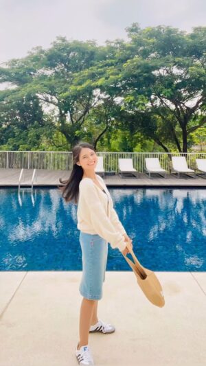Jennifer Rachel Natasya Instagram - satnightt fitt check✨🌸🍃🌊☺️

outer & 👜 >> @snatchedshop_