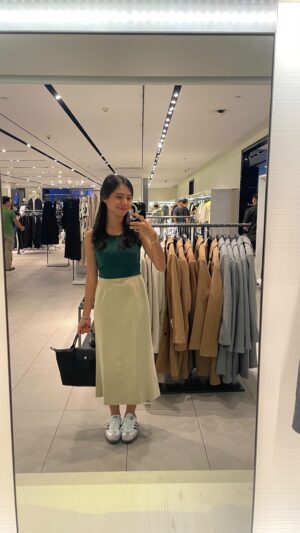 Jennifer Rachel Natasya Instagram - Steal kendal looks, namanya jadi kendal jennifer rachel natasya✨😂 #maksabgt wkwk

Top : @shopatvelvet 
Skirt : No brand
Shoes : @tgisneakers