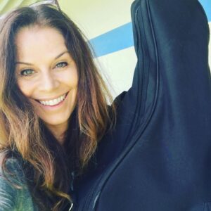 Jennifer Taylor Instagram - Day 2 of cello lessons! #nevertoooldtolearn #cello