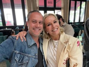 Jennifer Ashton Instagram - GMA3 off-site: I LOVE this squad so much! Four years, over a thousand hours of television, 3 Emmy nominations, and a zillion examples of why our producers/director/editors/graphics/ops’s talent, spirit, heart, excellence, high standards, understanding, kindness and humor is the secret sauce in making the best team in network tv. I love you all ❤️💫❤️💫 (and thanks to my husband for making a cameo😍) #gma3 #workfam