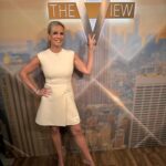 Jennifer Ashton Instagram - Thank you to @theviewabc for having me on today to talk about hot topics in Health/ Medicine/ wellness and to talk about the latest issue of my magazine, which just came out 10 days ago! The link to buy online is in my bio.