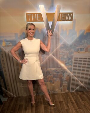 Jennifer Ashton Instagram - Thank you to @theviewabc for having me on today to talk about hot topics in Health/ Medicine/ wellness and to talk about the latest issue of my magazine, which just came out 10 days ago! The link to buy online is in my bio.