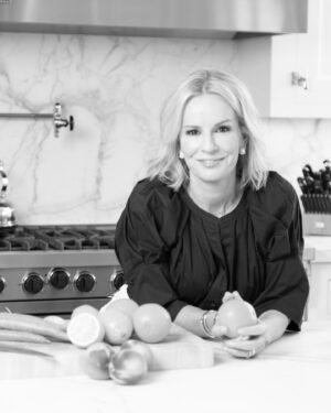 Jennifer Ashton Instagram - In next Wednesday’s issue of AJenda: what you need to know about cheese, eggs, beef, milk and chicken in light of the new Bird Flu news. Each week, I discuss one weight/ nutrition issue, one perimenopause/ menopause topic and one “other” health topic that you care about.  Sign up for my FREE weekly newsletter at www.joinajenda.com #joinajenda #weight #nutrition #obgyn #hairjourney #weightloss