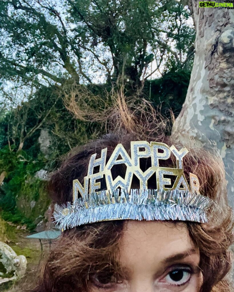 Jennifer Beals Instagram - Happy New Year y’all! Here’s to watching the sun rise on your hopes and dreams. 🌅 ✨💛 #2024 AND thank you for all the birthday love! 🙏🏼