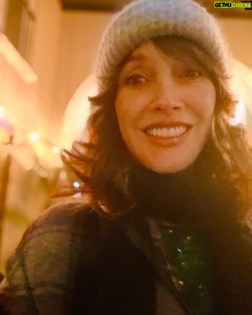 Jennifer Beals Instagram - Lisbon, I miss you already. I feel a fado song coming on… 💛🦚