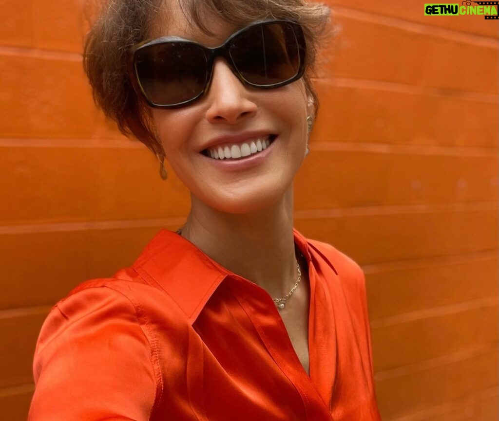 Jennifer Beals Instagram - All this orange and I’m just limin. ☺️