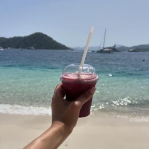 Jennifer Boyner Instagram - Sezonu açmış bulunmaktayım 👙⛱️🍹