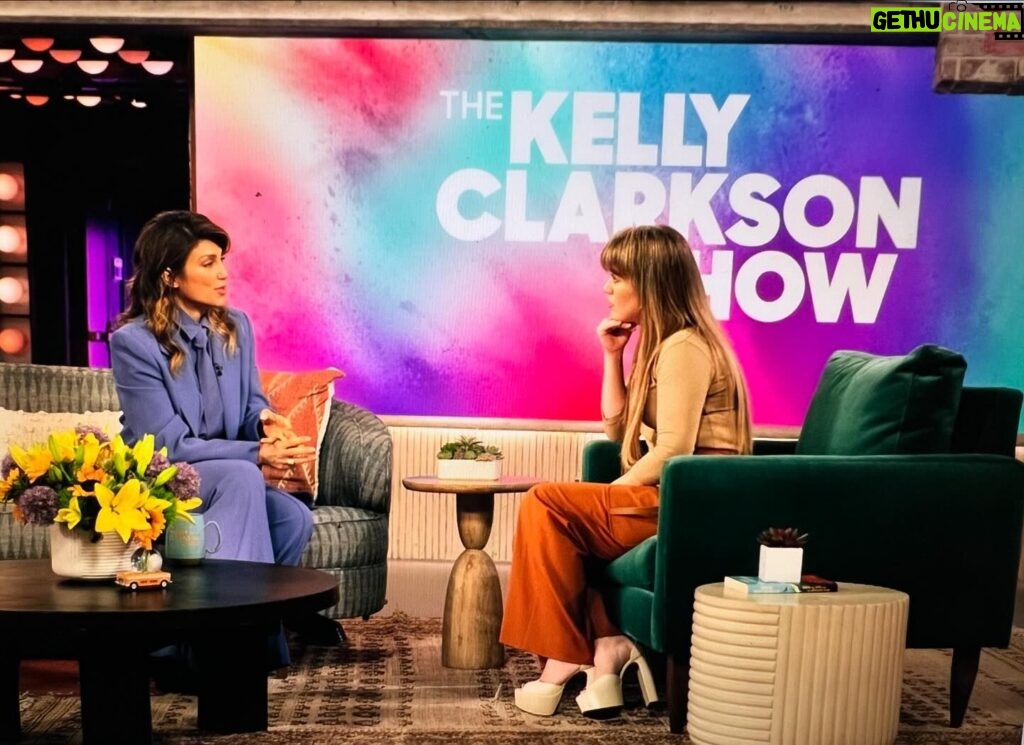 Jennifer Esposito Instagram - A sincere thank you to @kellyclarksonshow for having me on to talk about Fresh Kills. I cannot thank you enough for helping me bring this beautiful film to the public. Watch me with the lovely @kellyclarkson today!! Fresh Kills comes out June 14!! June 13 a sneak preview and many theaters. Check to see. I’ll also be doing Q&As all weekend at the @amctheatres in NYC at 42 st with many of the cast. Tkts are almost done. Link in bio Please- no one tell Aunt Chi Chi that I was on Kelly’s show. It may kill her. @freshkillsmovie