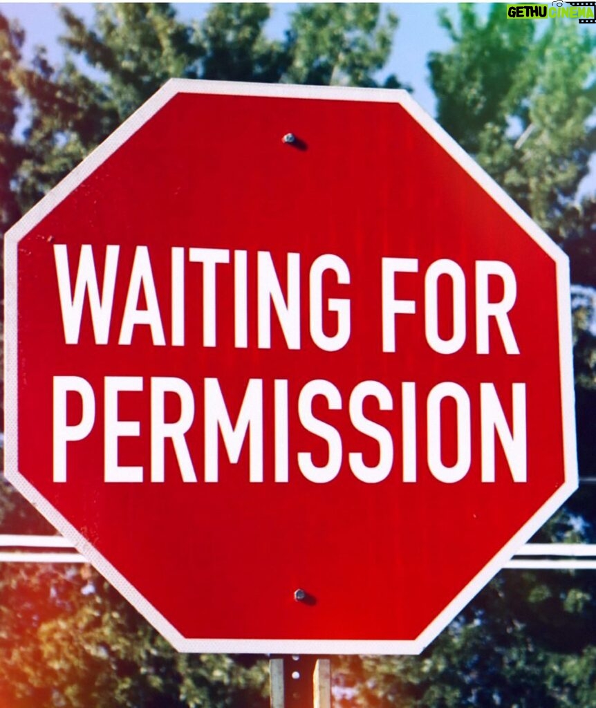 Jennifer Esposito Instagram - This is the sign- STOP waiting! For…. ANYTHING to happen, be given or the world to become fair !!!! NONE of it is coming. The world is nuts, sad, unjust , and also FULL of opportunity- IF you create it for YOURSELF. Take it ALL and turn it into art- in whatever form. This new class, online, for everyone- actors, writers, directors- any artist that wants to stretch creatively. Starts soon.!! Info in bio. Xx