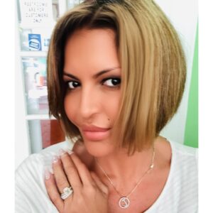 Jennifer Gimenez Instagram - New Hair,
New Do,
New Color,
New Skin,
=
NEW ME.

Thank you @manewizard for spending so so so many hours coloring my hair, cutting it, taking care of it and giving me a new look. I’m so honored that I get have you do your magic on me. I love this new look. I love you beyond words and so honored to call you my best friend. 

Thank you to @nursepractitionerjen for being my face fairy angel. Jen this PRX Peel  Non Peel is the best. This PRX peel brightens your skin, tightens your skin and builds collagen. It was a game changer for me. I did four treatments, used the creams that was given to me for this treatment and I couldn’t be more happier. Especially as we all start aging, it’s important to take care of our skin. Your so amazing . Jen, I love you and am so grateful for you and our friendship. I adore your talented and beautiful women who work with you. 

#NewLook #NewMe #NewHair #NewColor  #Hairwizard #PeteyD #@peteralfonsoderosa #NewSkin #PRXPeel #AestheticsLoungePB @aestheticsloungepb #Skin #Hair #Health  #SoberIsSexy