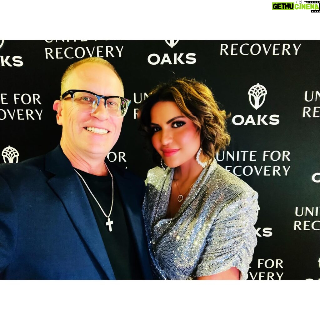 Jennifer Gimenez Instagram - @timryandopeman and I where beyond honored to have just spent this weekend being the key note speaker for #OaksRecovery in South Carolina for their #OaksUniteForRecovery event. What a magical night. It was so great to see so many of our friends come out for this event. We got to attend their commencement on Friday which was on steroids times 💯. To see everybody celebrate their peers Recovery was like no other. Thank you Brian and Kim for EVERYTHING you did for us and everything you do for EVERYONE. Tim also got to meet his biological brother for the first time Tom. You see these are the beautiful gifts of Recovery. The promises do come true. Families do get restored because of us getting sober. I am living proof as well as countless millions of people. Thank you @blaise_mm for doing my hair and make up! @sober_coach #TimJenn #Powercouple #WeAreAForce #DopeToHope #JenniferGimenez #TimRyan #Recovery #Sober #SuperModel #Actress #Actor #Fashion #Movies #RealityShows #TVPersonalities #Writer #ChangeMaker #Influencer #Speaker #Interventionist #Podcast #TheTimAndJennShow #SoberIsSexy