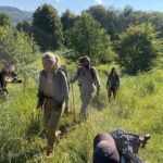 Jennifer Hoffman Instagram - Op zoek naar Europa’s grootste en oudste landzoogdier, op bizon Safari in Roemenië. Ze waren er niet meer. Alleen nog in dierentuinen. Maar dankzij het WeWilder project zijn ze nu weer in het wild te zien. Alleen… we moeten ze dan nog wel even zien te vinden. (Of niet?) #rewilding @we_wilder #letnaturetakeitscourse #livinginharmonywithnature #bisonsareback #tonythetracker @3opreis