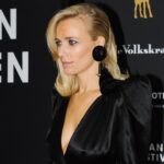 Jennifer Hoffman Instagram - Glammed up voor de Gouden Kalveren as a nominee for best actor in a dramaserie. For a comedy!! 🔥 #genomineerdenbalie @ronaldvanderkemp @roelschagen @claytonleslie @meerzorgtalents @nederlandsfilmfestival Foto rode loper: Michael Fraay