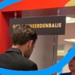 Jennifer Hoffman Instagram - Glammed up voor de Gouden Kalveren as a nominee for best actor in a dramaserie. For a comedy!! 🔥 #genomineerdenbalie @ronaldvanderkemp @roelschagen @claytonleslie @meerzorgtalents @nederlandsfilmfestival Foto rode loper: Michael Fraay