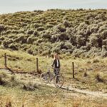 Jennifer Hoffman Instagram - Jennifer Hoffman zet zich in voor initiatieven die een positieve impact hebben op de wereld en het klimaat. Een echte sustainability advocate. Daar worden we blij van! ⁠ ⁠ Een stukje uit het interview dat we na de shoot met haar deden:⁠ “Zeg, zit er stiekem een klimaat drammer in je?” ⁠ Jennifer: “Ik haal zeker inspiratie uit klimaatactivisten. Ik voel me verantwoordelijk om met mijn bekendheid mensen te bereiken en te inspireren tot het maken van duurzame keuzes. Sinds Cooper is geboren is het gevoel om meer te doen alleen maar sterker geworden, alleen ik ben meer een verhalenverteller. Zoals bijvoorbeeld in de serie ‘Genaaid: Waar komt je kleding vandaan?' die ik in 2018 voor de EO heb gemaakt, om het verhaal te vertellen achter onze goedkope weggooi-kleding. Ook Roetz heeft een belangrijk verhaal te vertellen. Ze bewijzen met hun circulaire en sociaal geproduceerde fietsen dat duurzaamheid, kwaliteit en design hand in hand kunnen gaan.” 🤝 #circulareconomy #circulaireeconomie