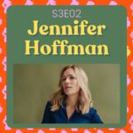 Jennifer Hoffman Instagram - Ongenuanceerd, rauw, leuk, lief, eng, krachtig en grappig. Niet dat het ons verrast, maar hallo wat een goed verhaal van @jennifermaryhoffman !Duizend maal dank voor je verhaal Jennifer! Nieuwe aflevering: Jennifer Hoffman vertelt ons vol humor en flair haar geboorteverhaal, dat na een baarmoederhalsonderzoek en een cerclage een medische zwangerschap werd - en later toch niet. Hoe ga je met al die veranderingen om, en houd je toch de regie om toe te werken naar een positieve geboorte-ervaring? Link in Bio!! #podcast #geboorteverhaal #jenniferhoffman #bevallingsverhaal #geboorte