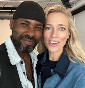 Jennifer Hoffman Instagram - Clayton. De man die nooit naar mij luistert. Waardoor ik er een stuk beter uitzie 💙
#puttingmakeuponmelikeaboss 
#makeupisart 
#keepyoureyesopen #clayton 
@claytonleslie