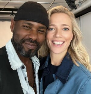 Jennifer Hoffman Instagram - Clayton. De man die nooit naar mij luistert. Waardoor ik er een stuk beter uitzie 💙
#puttingmakeuponmelikeaboss 
#makeupisart 
#keepyoureyesopen #clayton 
@claytonleslie