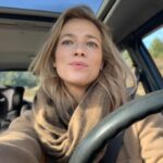 Jennifer Hoffman Instagram - Happy Solstice 💫 #wemadeit #dagenwordenweerlanger #letthesunshinein #oratleastsomedaylight