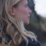 Jennifer Hoffman Instagram - Als je goed zoekt, vind je overal ter wereld wel bijzondere overnachtingen. Deze grotwoningen die aan de kliffen van Madeira hangen zijn een geweldig voorbeeld daarvan. Jennifer neemt ons mee. 🇵🇹 Meer weten over Madeira? Kijk de aflevering terug in de #linkinbio 🔗