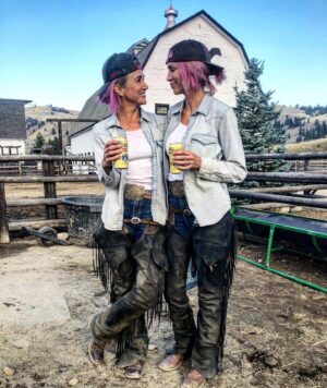 Jennifer Landon Instagram - I can’t tell if this is true love or profound narcissism. 
@lindygorham I love me, I mean, you.
#yellowstone #yellowstonetv #teeter
@yellowstone