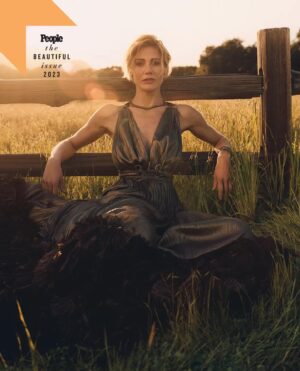 Jennifer Landon Instagram - Thank you @people for including me in a group of women for whom I have so much respect and admiration.  They are as wise as they are kind.  And as kind as they are beautiful. Interview link in bio 
Photo genius @jonnymarlow was a dream to work with.
Hair god @timmuir801 worked all his magic and made me feel so good and free.
@brenrobertsonbeauty swooped in and made the makeup 🔥. And styled by the great @heidimeek 
@yellowstone @1923official @people @piperperabo @kelseyasbille @aminah.nieves @juliaschlaepfer 
#yellowstone #yellowstonetv #1923 #people #peoplemagazine