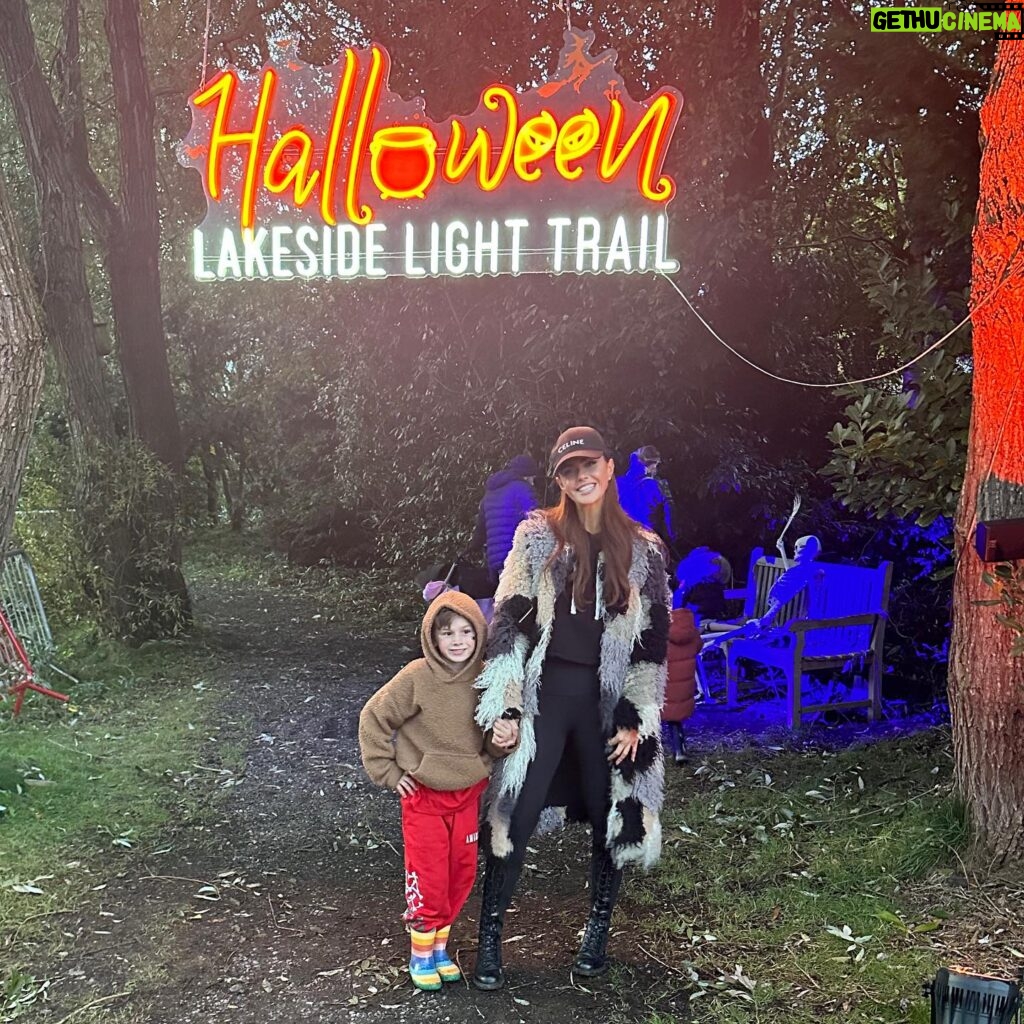 Jennifer Metcalfe Instagram - Filing our Halloween boots right up 😍😍 thank u @halloweenlakesidelighttrail for a great evening we loved it 🧟‍♂️🧟‍♀️🥳🥳 #ad