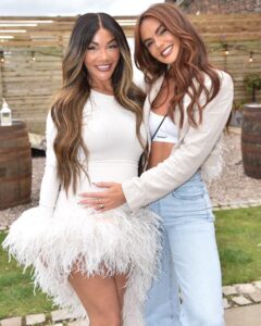 Jennifer Metcalfe Instagram - Thank u @chelseehealey and Ed for such a beautiful day ☀️💃🏻🎉 Gender reveal of the century. We loved it 🤍👩‍👦