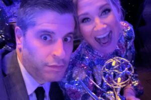 Jennifer Nettles Instagram - Well, A BIG THING HAPPENED!!! I wrote a song with my friend @bsherman2222 a few years ago for a most precious tv show on @pbs called “American Anthems”. Lo and behold, WE WON A FREAKING EMMY TODAY!!! I never know where the road is gonna take me. I just say “yes” when The Universe offers, try my best, and am eternally grateful to be surrounded by a wonderful team of people and amazing, talented friends. Thank you @gailgellman @bsherman2222 @dangoodman2002 @thebrianmhunt @brendamilinkovic @stephmads ! As the song says, “Life is Sweet”. What a day!!!

H&M @ashleydonovan 
Styling @hayley_atkin_ 

Yellow Dress: @Akrisofficial
Shoes: @Larroude
Earrings: @AnabelaChan
Ring: @Kallatijewelry

Floral dress: @celiabdesigner