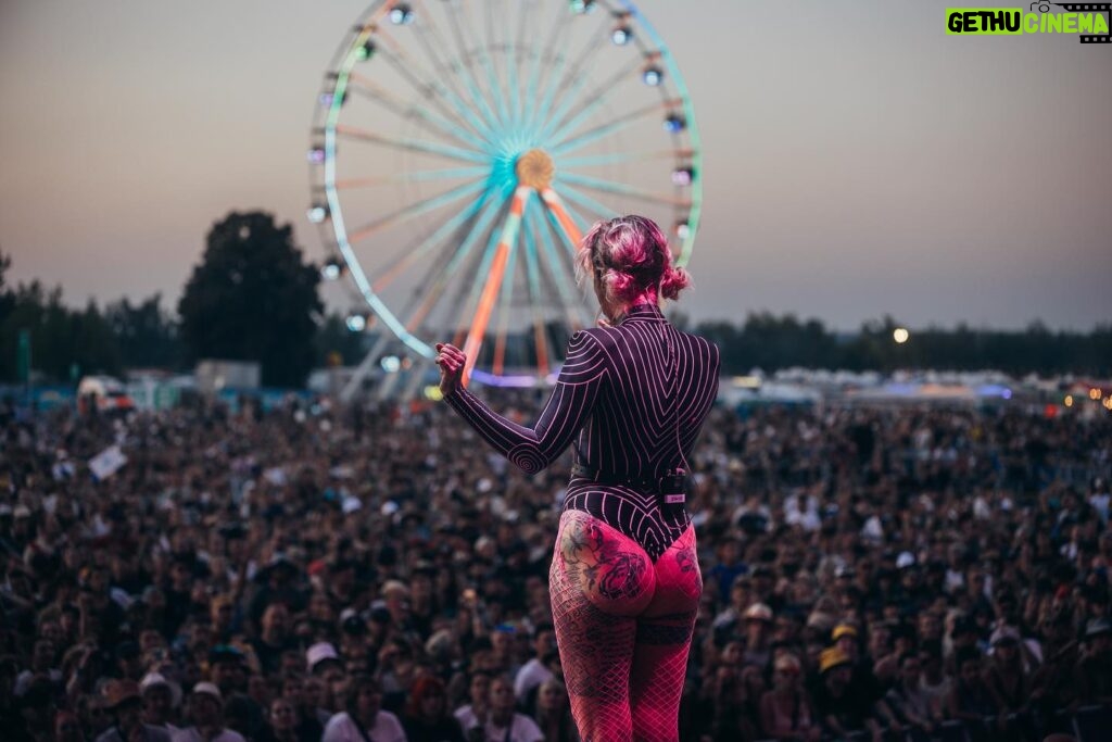 Jennifer Weist Instagram - Das @highfieldfstvl war das letzte Festival für mich dieses Jahr und ich bin voll traurig wenn ich daran denke, dass es jetzt wieder fast ein Jahr dauert, bis neue Konzerte anstehen. Wen von euch sehe ich nächstes Jahr wieder? 📸: @harlotssyndicate