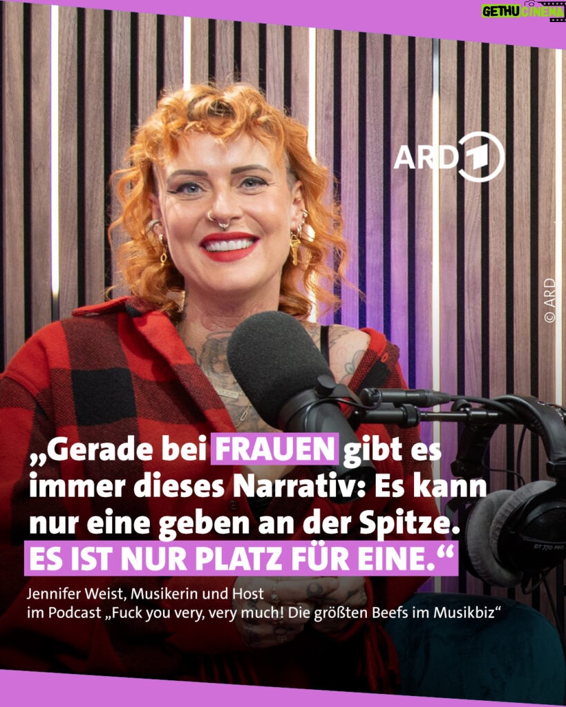 Jennifer Weist Instagram - Es muss sich noch viel tun in Sachen Gleichberechtigung! 💪 Die Podcast-Hosts Jennifer Weist und Markus Kavka sind sich einig: „Wir leben in einer Welt, in der Frauen gerne gegeneinander ausgespielt werden.“ Denn: Bekriegen sich die Frauen untereinander - wie z. B. im jahrelangen Beef zwischen Madonna und Lady Gaga - müssen Männer nicht um ihre Vormachtstellung fürchten. Der neue Podcast „Fuck you very, very much!“ widmet sich den großen Rivalitäten, Streite und Beefs der Musikgeschichte - von Madonna vs. Lady Gaga über Oasis vs. Blur bis 2pac vs. Biggie. Den Podcast findet ihr in der App der ARD Audiothek und über den Link in der Bio. #weltfrauentag #musik #beef #ladygaga #madonna #fyvvm #podcast #ardaudiothek