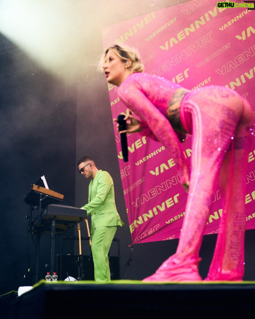 Jennifer Weist Instagram - Für alle, die bis jetzt noch nie darauf geachtet haben, wieviele weibliche Acts auf ihrem Lieblings-Festival vertreten sind, sollten heute mal in meine Story schauen 💕 📸: @lutzmichen