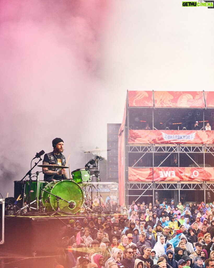 Jennifer Weist Instagram - Für alle, die bis jetzt noch nie darauf geachtet haben, wieviele weibliche Acts auf ihrem Lieblings-Festival vertreten sind, sollten heute mal in meine Story schauen 💕 📸: @lutzmichen