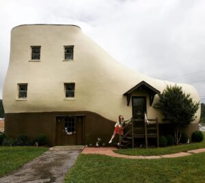 Jenny Nicholson Instagram - How I love the Shoe House