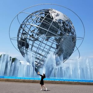 Jenny Nicholson Instagram - I'm at the 1964-1965 New York World's Fair, please zoom in on the cover of my dorky guide book