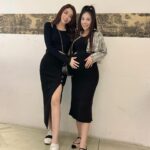 Jenny Cheng Instagram - 🥰 我完成了晨熙生產前的願望 就是吃私廚之首「喜相逢」✨ 最喜歡跟喜歡的朋友一起吃飯 一起吃美食聊天是最幸福的事了 祝福晨熙下週生產小龍女平安👧 喜相逢也是我第三度來訪 每一道菜真的都是功夫菜！ 從小菜就好吃到不行～～ 皮蛋豆腐、麻辣素雞、檸檬苦瓜 從小菜就讓我們筷子停不下來！ 老闆孫哥的菜融合了上海菜和西餐 蝦子用一整瓶勃艮第白葡萄酒料理 再加入大蒜香菜和奶油調味～～ 做出中西融合的新高度！蝦子香甜可口😋 每一道都好喜歡但能讓我一直添不停的 就是桂花芙蓉魚翅炒飯～滿滿松葉蟹跟魚翅 再淋上他們自己特製辣醬又香又辣有夠好吃 還有一吃就難忘的喜相逢「蔥油拌麵」 看似平凡卻超級不平凡的麵！ 麵又細又Q彈吸附滿滿的蔥油 超滑順一口接一口真的停不下來 菜色真的太多！只能上傳部分菜色 每次來喜相逢都吃好飽好滿足好幸福 許願⭐️希望今年我能再訂到位子再來品嚐 下一次想吃看看喜相逢的自製臭豆腐🥹