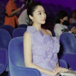 Jenny Cheng Instagram - 💜 謝謝Jasmine Galleria的邀請 讓我看到那麼精彩的時裝秀展演 這次秀的主題是「多肉植物的繽紛與生命力」 而我化身多肉植物來參加充滿生命力的視覺盛宴 當時裝秀一展開彷彿走進了一個wonderland 隨著燈光、音樂以及專業舞者們的表演 彷彿置身於一個充滿活力的奇幻世界裡 很榮幸自己可以穿上時裝秀的第一套禮服出席 每套禮服都美的不可思議像是童話故事才會出現般 很喜歡主理人說的話「多肉植物堅韌有生命力」 「多肉植物也能長出屬於自己的花朵」 我們每個人都能成為屬於獨一無二的花朵 Dress @jasmine_galleria_taipei Jewelry @bulgari Higheels @bluebelltw @jimmychoo Makeup @90jollymakeup Hairstyle @wiwi.chang_makeup Photographer @rockykao456 Jasmine Galleria Taipei 手工訂製婚紗禮服 #JASMINEGALLERIA #2024CoutureCollection #Fashion