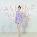 Jenny Cheng Instagram - 💜 謝謝Jasmine Galleria的邀請 @jasmine_galleria_taipei 這次秀的主題是「多肉植物的繽紛與生命力」 而我也化身為多肉植物精靈🧚‍♀️出席時裝秀 很開心能穿上Jasmine Gallery的訂制服參與 還跟名模嘉綺姐 @910lin 坐一起看秀好幸福🥰 Dress @jasmine_galleria_taipei Higheels @bluebelltw @jimmychoo Makeup @90jollymakeup Hairstyle @wiwi.chang_makeup Photographer @rockykao456 Jasmine Galleria Taipei 手工訂製婚紗禮服 #JASMINEGALLERIA #2024CoutureCollection #Fashion