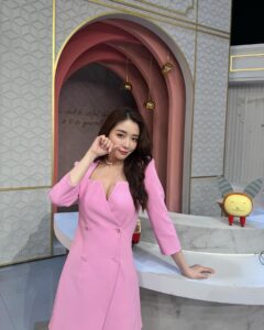 Jenny Cheng Instagram - 🩷 地震大家還好嗎？ 半夜跟早上真的被嚇到不行🥹 讓我覺得要珍惜每一天每個當下 去見你想見的人～去做你想做的事 人生任何決定都不要後悔不要錯過 畢竟人生無常誰都不知道下一秒會如何 Outfit @bluebelltw @blugirlofficial Nail @eviewenevie Eyelashes @ayu_makeup.art