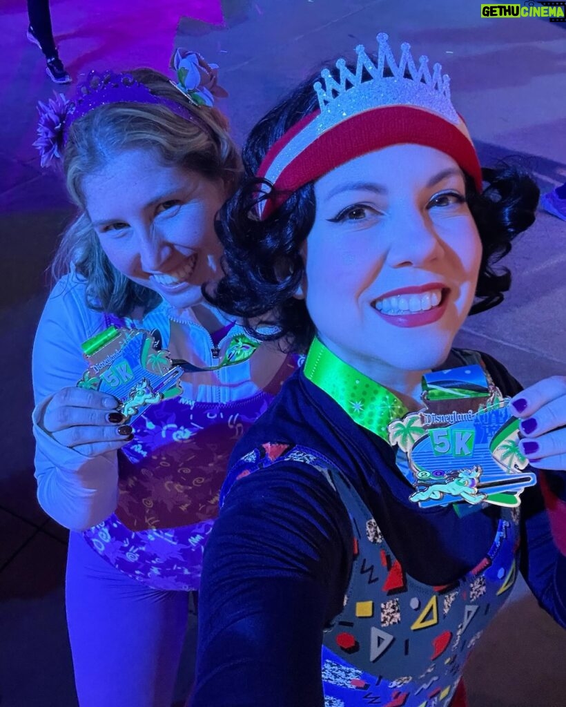 Jenny Lorenzo Instagram - Ran my first Disneyland 5k with @graciehorwitz! 🏅🏃🏻‍♀️ Snow White and Rapunzel suits provided by @theadventureeffect 👑🩱